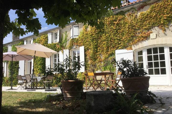 Gîte pour 9 personnes, avec Jardin dans Bellevigne