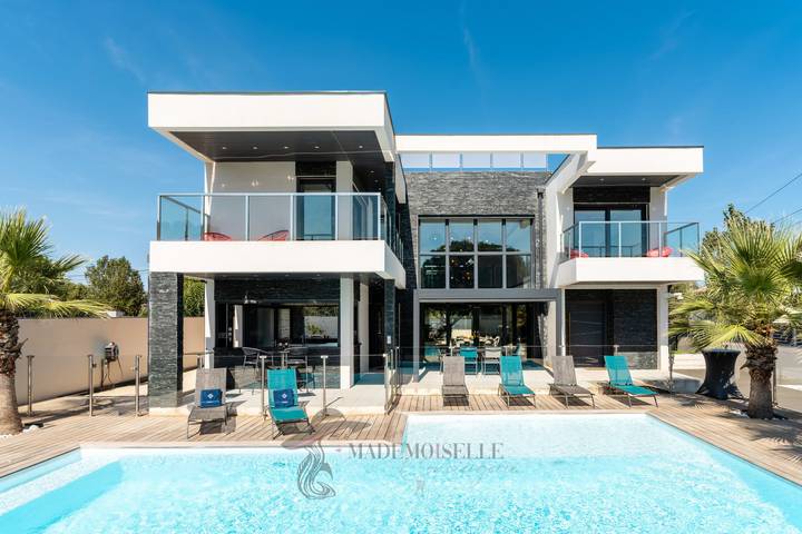 Villa pour 8 personnes, avec Balcon et Jacuzzi ainsi que Terrasse et Jardin au Grau-d'Agde