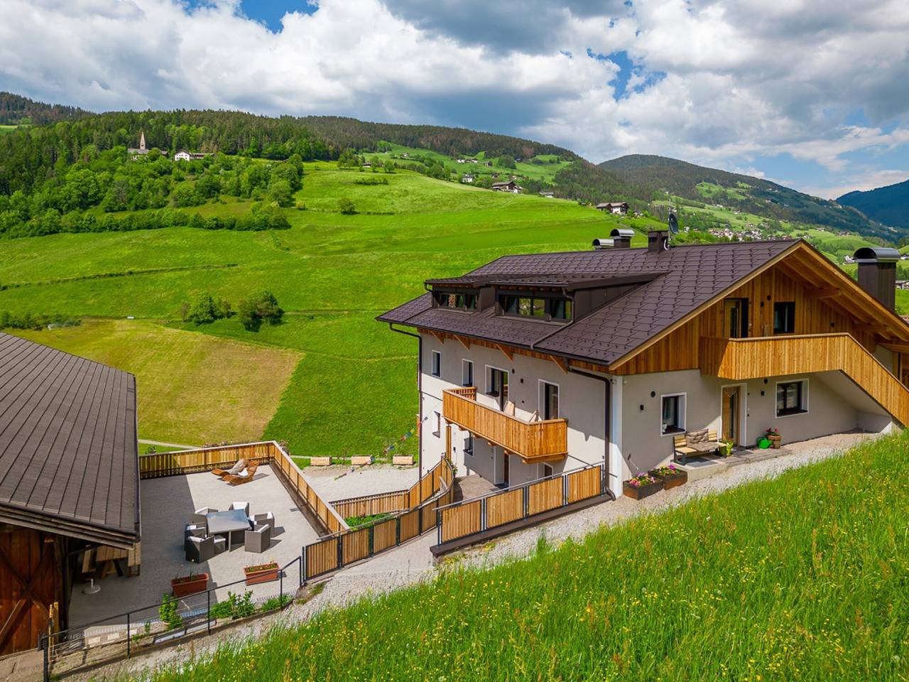 Appartement "Planerhof Alpenrose" avec vue sur la montagne, terrasse commune et Wi-Fi in Pardell, Funes