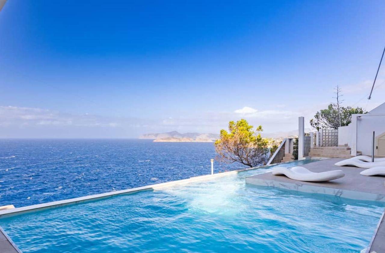 Exclusive Seafront Villa,Private Pool,Gym,Bbq in El Toro, Calvià