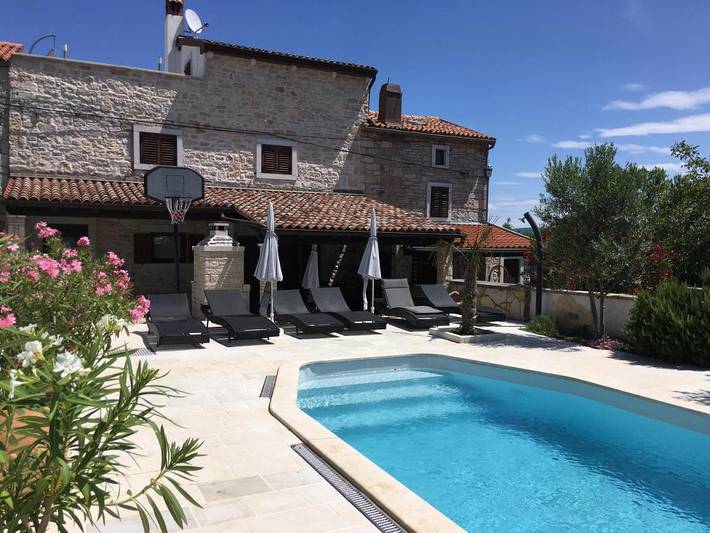 Ferienhaus für 8 Personen, mit Balkon und Pool sowie Ausblick - 1