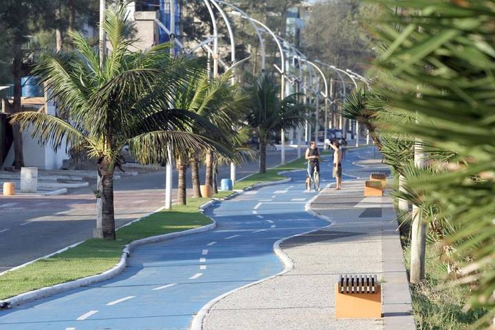 Pousadas para 4 pessoas, com terraço e jacuzzi e ainda sauna em Macaé