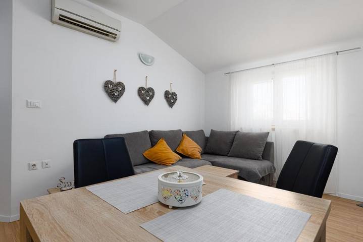 Ferienwohnung für 3 Personen, mit Ausblick in Porec und Umgebung