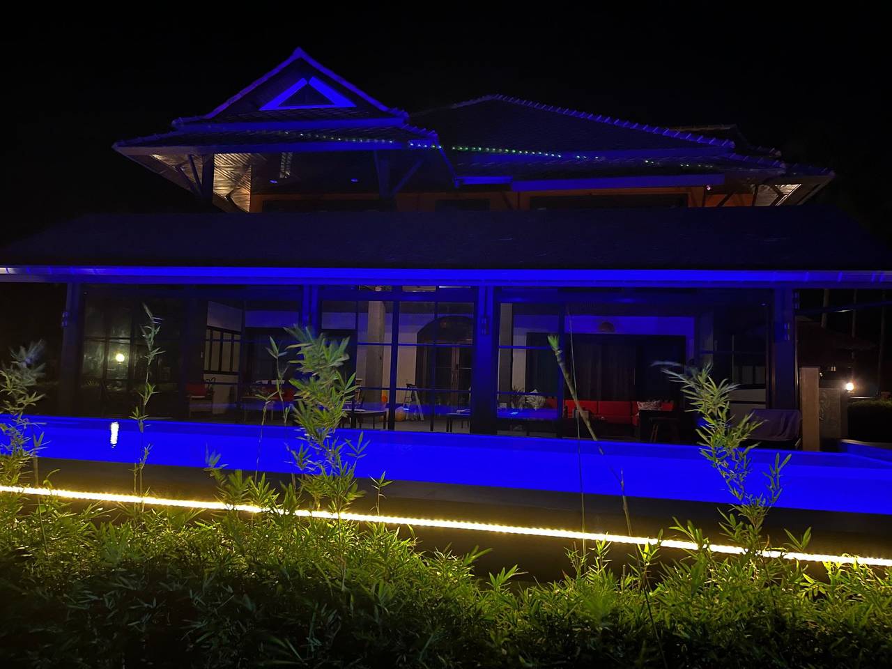 Villa mit Infinity-Pool in Khao Lak