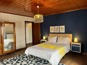 Location de vacances pour 7 personnes, avec jardin et vue à Povoação