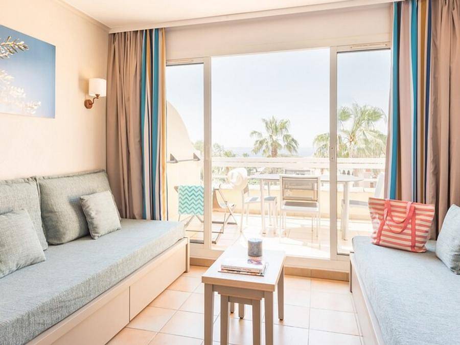 Pierre & Vacances Résidence Les Rivages des Issambres - Studio 4 personnes - 1 coin nuit - Terrasse ou balcon in Roquebrune-sur-Argens, Côte méditerranéenne (France)