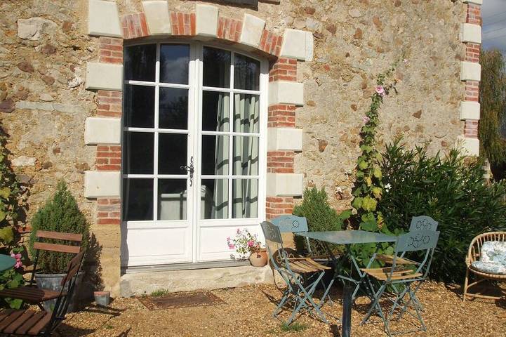 Gîte pour 8 personnes, avec jardin à Cheffes