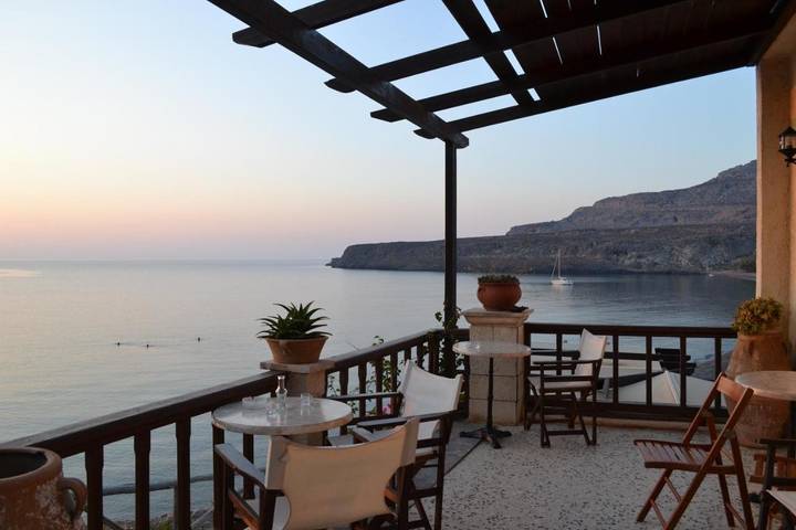 Gîte pour 2 personnes, avec Balcon ainsi que Terrasse et Vue dans Κάτω Ζάκρος