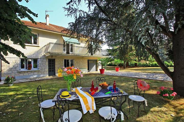 Maison de vacances pour 16 personnes, avec piscine ainsi que jardin et terrasse, animaux acceptés