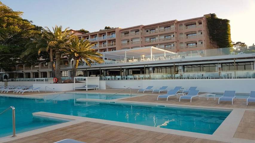 Hotel für 2 Personen, mit Balkon und Terrasse sowie Garten und Pool in Font de sa Cala