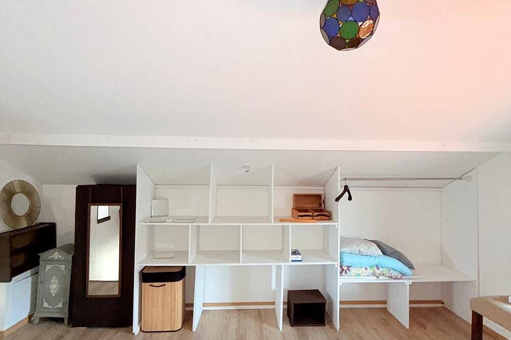 Maison indépendante de 51 m2 sur deux niveaux avec accès à une piscine partagée. in Beautiran, Région de Bordeaux