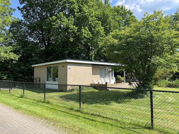 Bungalow voor 4 personen, met terras en tuin in Nederland