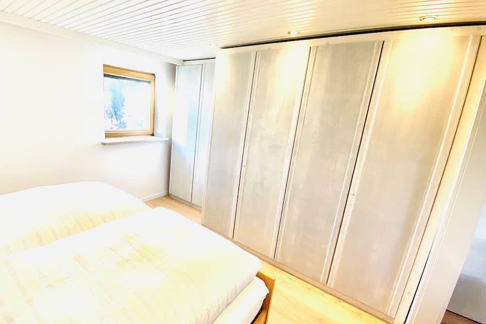 Entire apartment, Beautiful top floor apartment with loft character in Königsbrunn, Bavarian Swabia