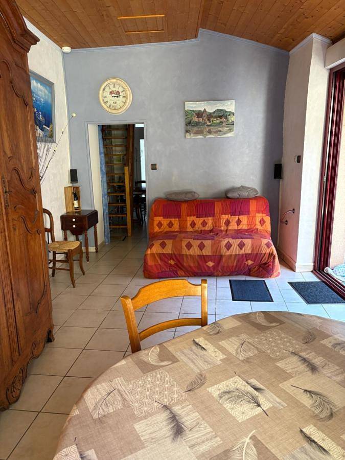 Petite maison avec cour fermée in Beaulieu-sur-Dordogne, Région de Brive-la-Gaillarde