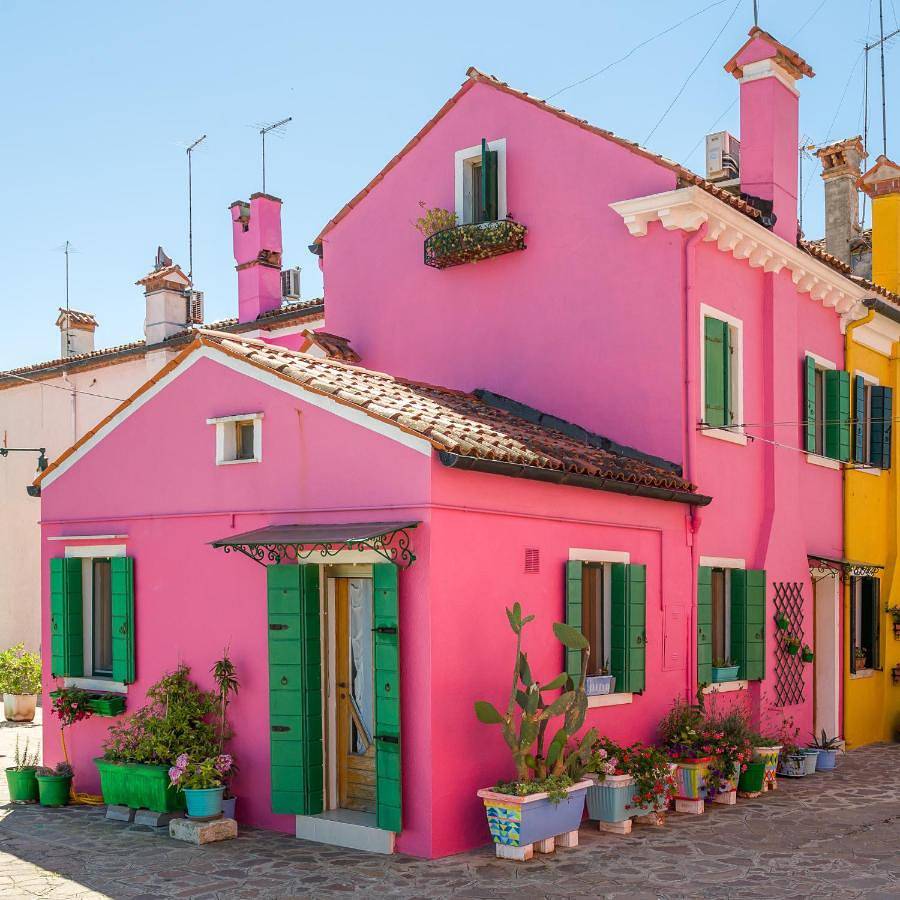 Night Galleria holiday home - bed & art -sea view in Burano, Venedig