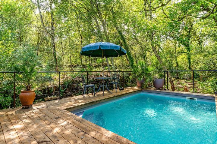 Holiday Home 'A Romantic Retreat in The Woods' with Mountain View, Wi-Fi and Air Conditioning in Molières-sur-Cèze, Cévennes