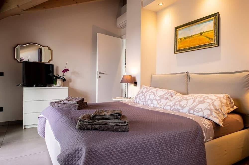 Ganze Wohnung, Stunning family friendly Italian Lakes 3 bed villa, pool, Bbq, Wifi in Lesa, Lago Maggiore (Piemont)