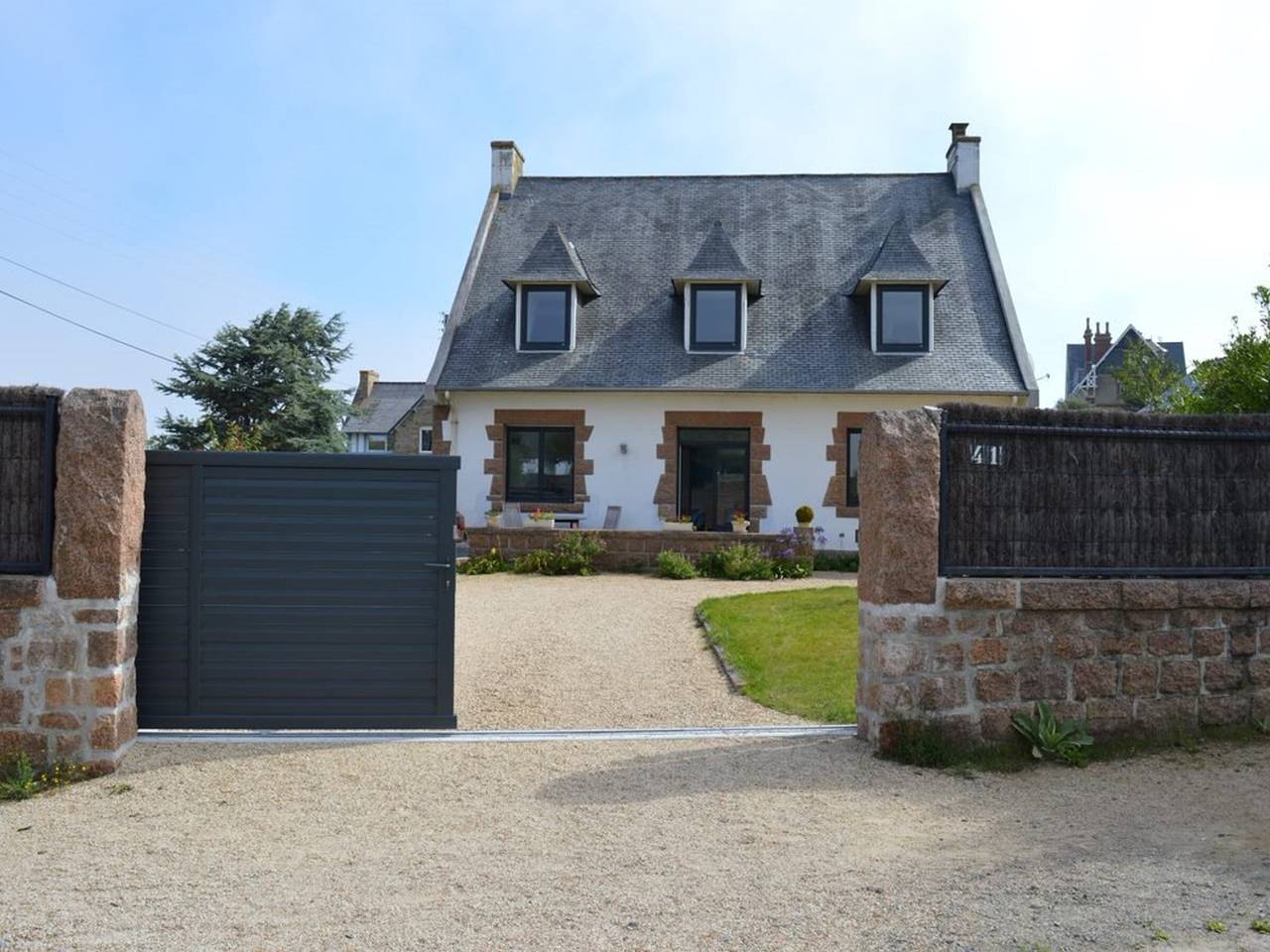 Spacious house in Trégastel 200m from the beach, fits 6-8 people in Coz Pors, Trégastel