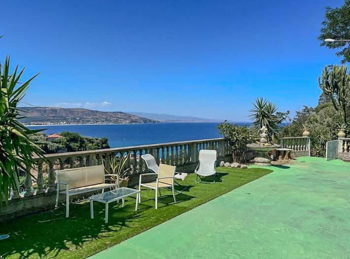 B&b per 2 persone, con Balcone e Terrazza nonché Giardino e Piscina a Soverato