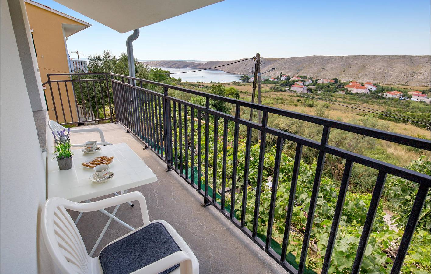 Ganze Ferienwohnung, Ferienwohnung für 3 Personen mit Terrasse in Vlasici, Pag