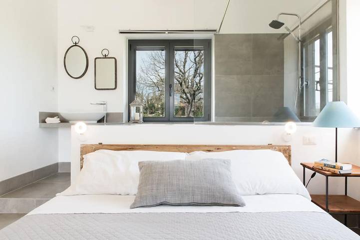 Rural et concevoir un chalet tout à fait dans un espace vert avec une piscine partagée in Nepi, Lac de Bracciano