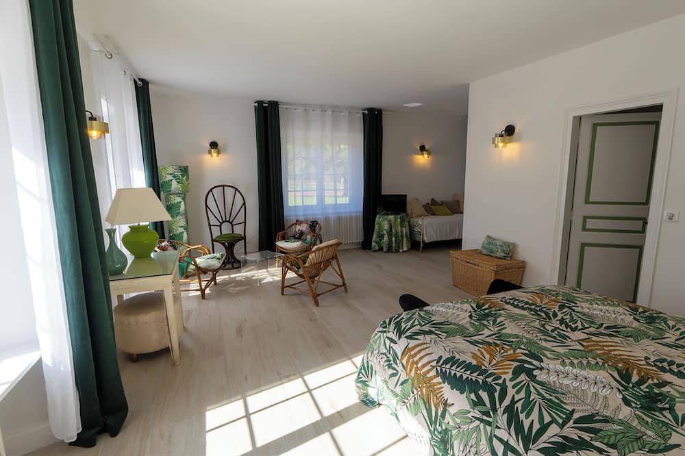 Chambre d'hôtes familiale nature verte au cœur des châteaux à 30 km de Beauval in Cellettes, Sologne