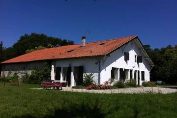Gîte pour 11 personnes, avec jardin et terrasse à Saubusse