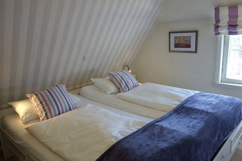 Ganze Wohnung, Hahnenhof - Wohnung 6 - Liebevoll eingerichtet: Sauna, Kamin & Terrasse in Wrixum, Föhr