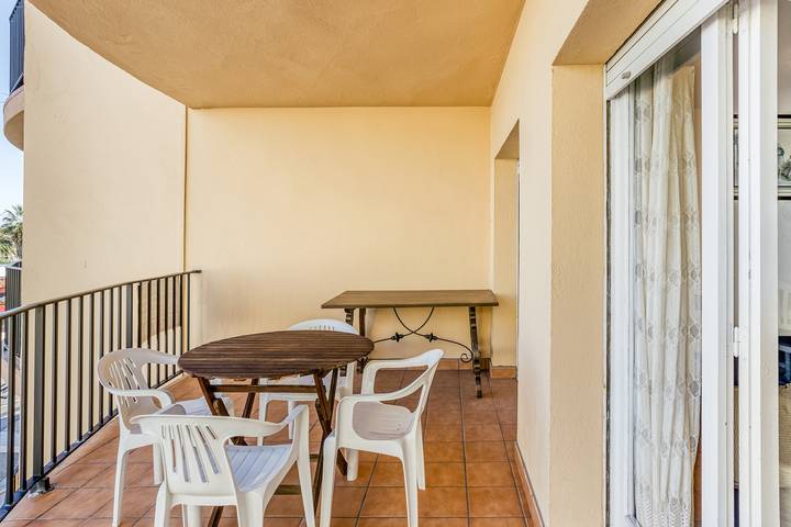Apartamento entero, Apartamento 'Sol Y Mar 2 Dorm Playa Riells' con balcón in La Escala, Alt Empordà