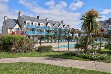 Gîte pour 4 personnes, avec terrasse ainsi que jardin et piscine, animaux acceptés dans Plage de Grève Blanche (Guilvinec)
