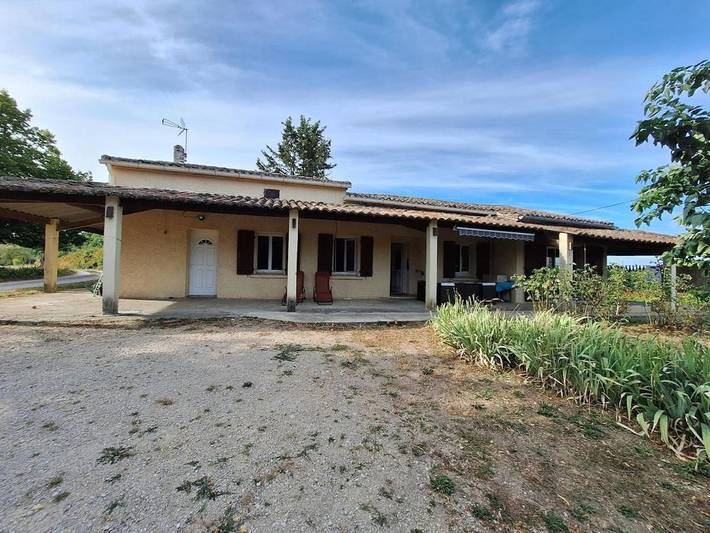 Location de vacances pour 8 personnes, avec jardin, animaux acceptés à Castelnau-Montratier