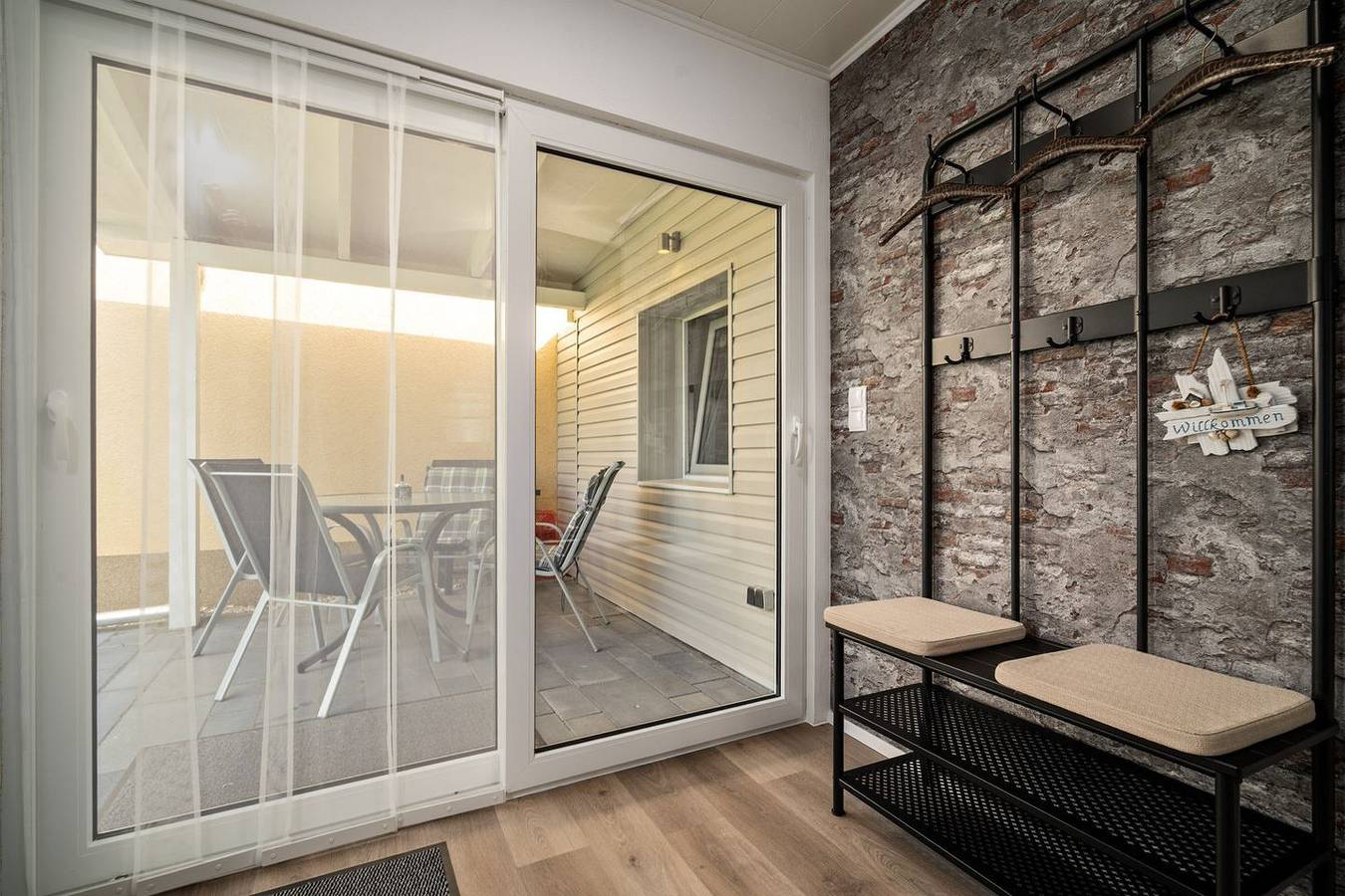 Modernes Ferienhaus Kira mit überdachter Terrasse und gemütlichem Garten in Rechlin in Rechlin, Müritz