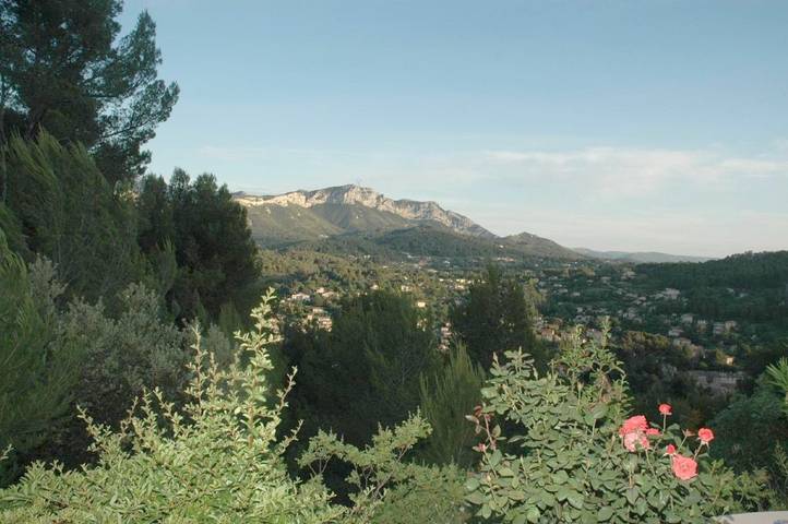 Location de vacances pour 2 personnes, avec vue ainsi que jardin et piscine à Auriol - 4