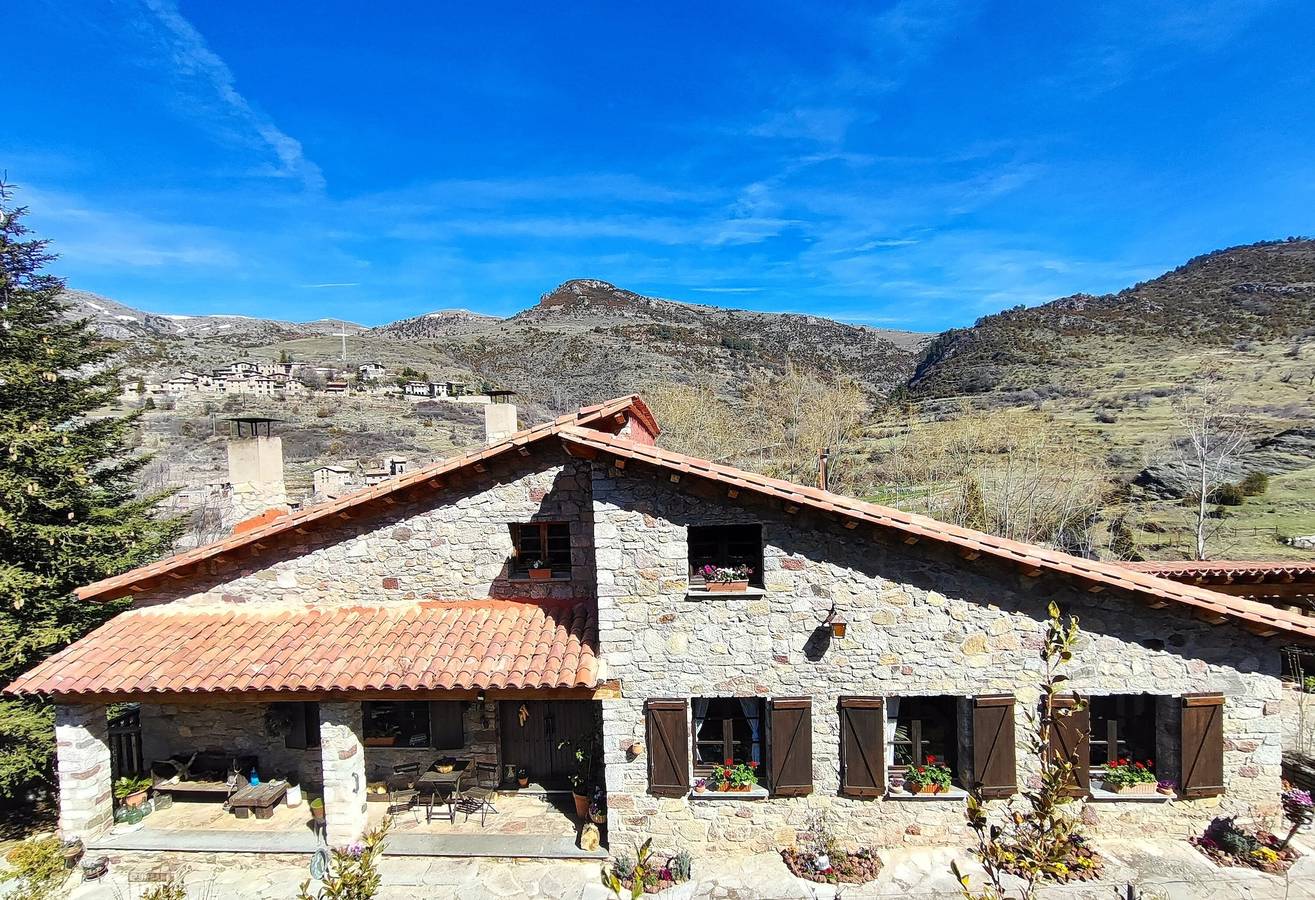 Landhuis 'Rural El Bac' met Uitzicht op de Bergen, Privéterras en Privétuin in Castellar de n'Hug, Catalaanse Pyreneeën