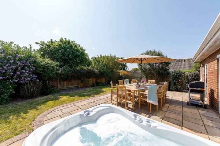 Holiday rental for 10 people, with terrace and garden, with pets in West Wittering