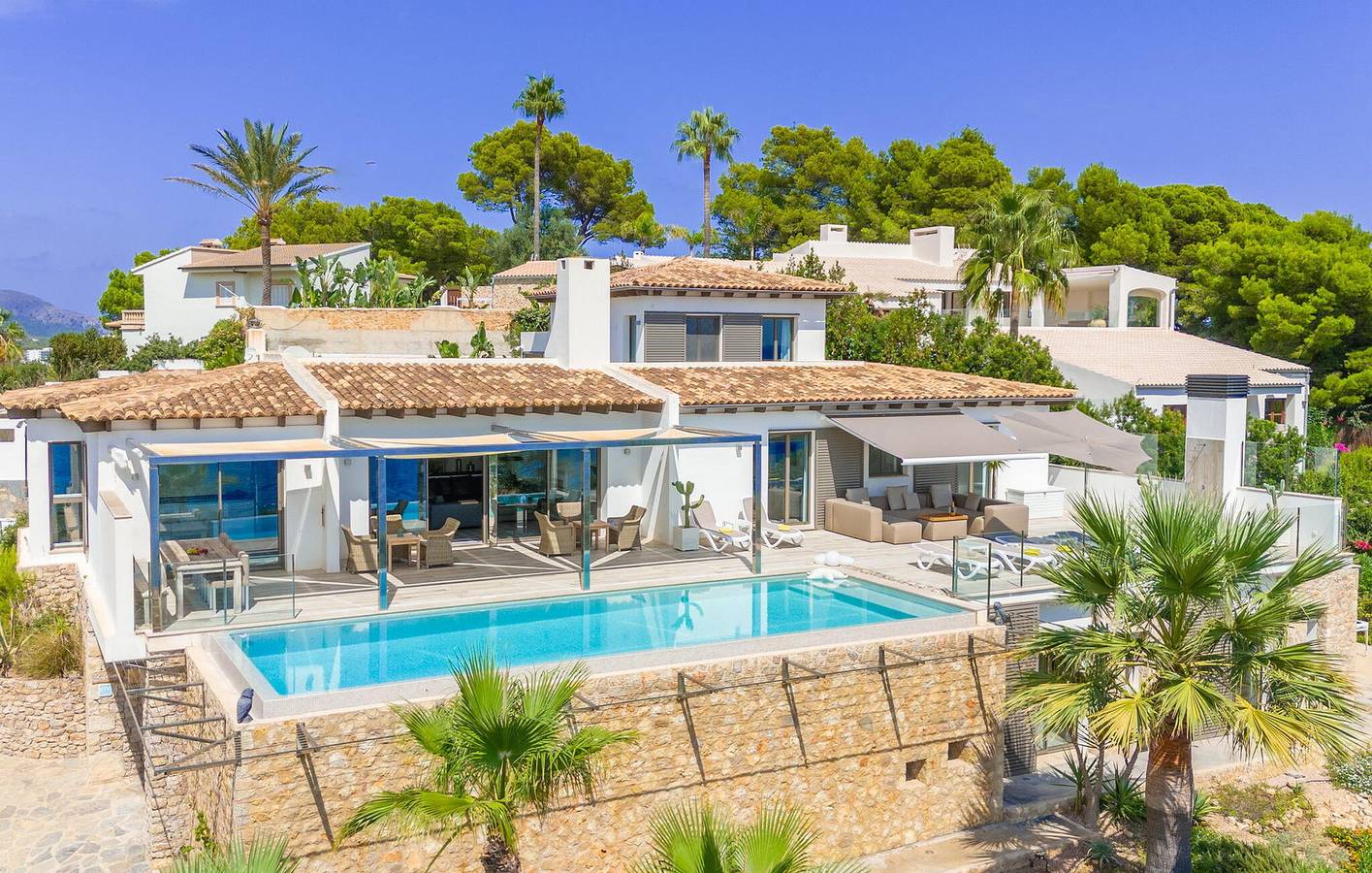 Sea View Apartment with Pool, Kitchen, AC & WiFi - 600m to Beach in Cala Provençal, Capdepera