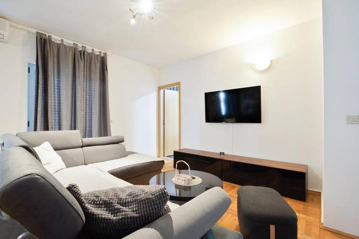 Maison d’hôte pour 4 personnes, avec Balcon et Terrasse ainsi que Jacuzzi et Vue à Makarska - 3