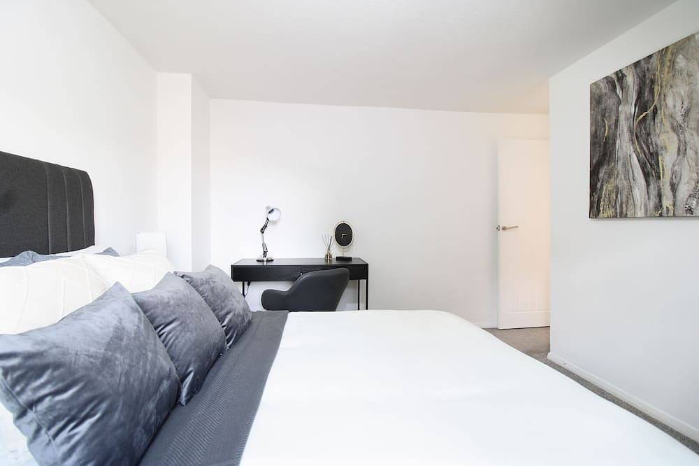 Virexxa Aylesbury Centre - Deluxe Suite - 3Bed House with Free Parking in Aylesbury, Buckinghamshire