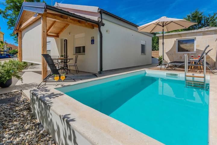 Ferienhaus für 6 Personen, mit Terrasse in Privlaka