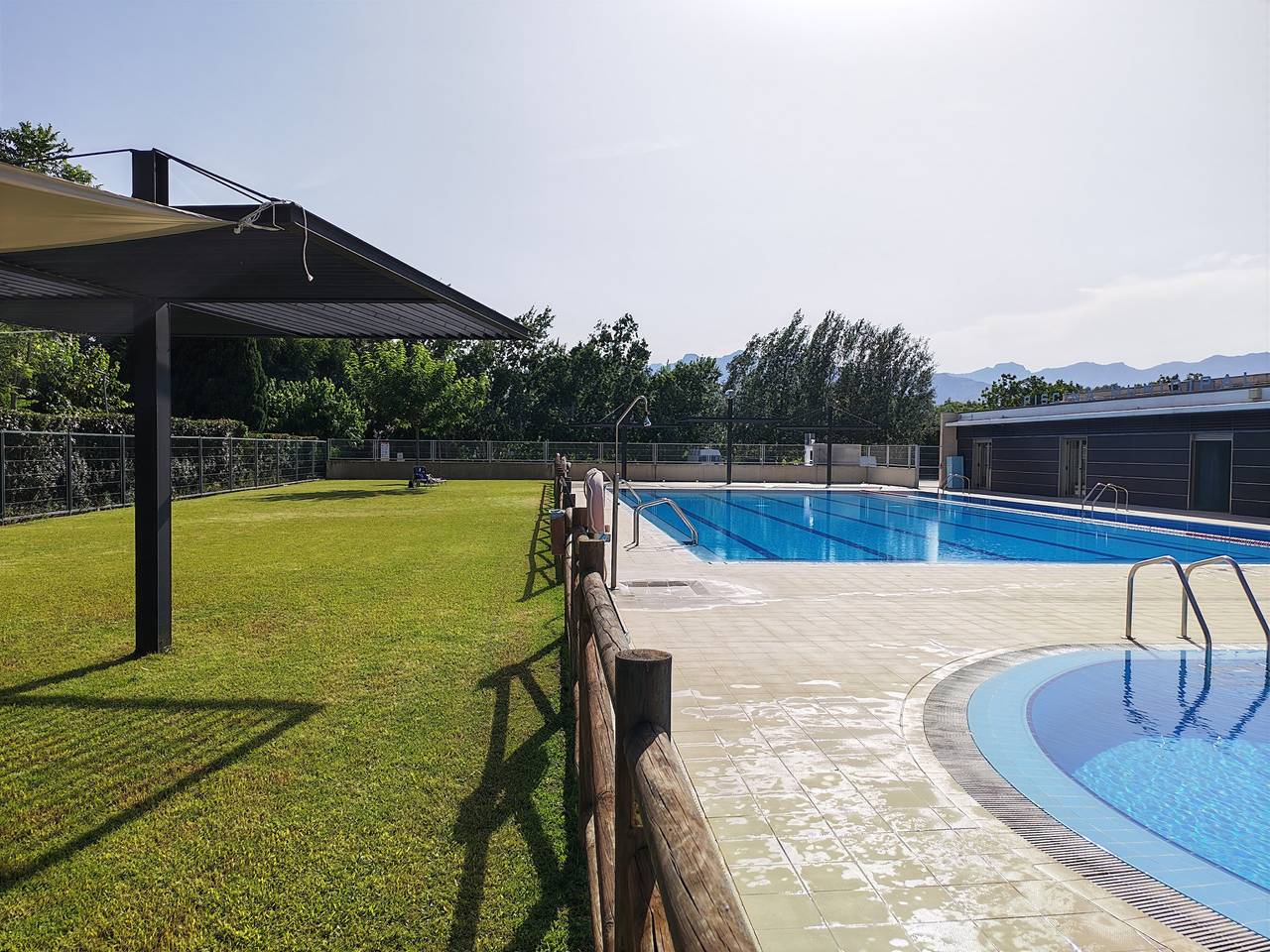 Casa vacacional 'Pisto' con vistas a la montaña, acceso a piscina y aire acondicionado in Tierras del Ebro, Provincia de Tarragona