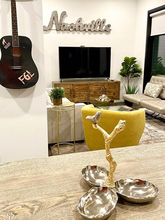 Vacation apartment for 8 people, with yard and pool in Nashville