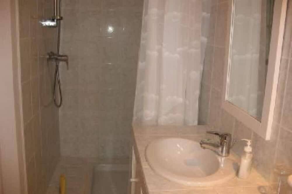 Ganze Wohnung, Rochecolombe: Ferienwohnung - Rochecolombe in Rochecolombe, Ardèche