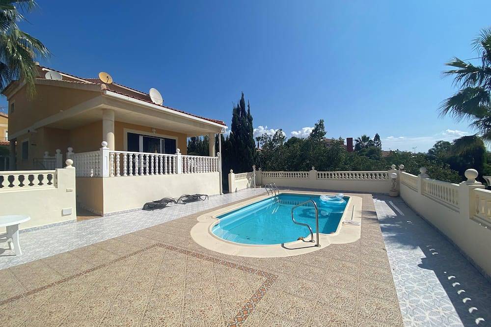 Casa Zorro - Family Villa with Private Pool/Garden  & 10 min walk to the beach in Bolnuevo, Mazarrón