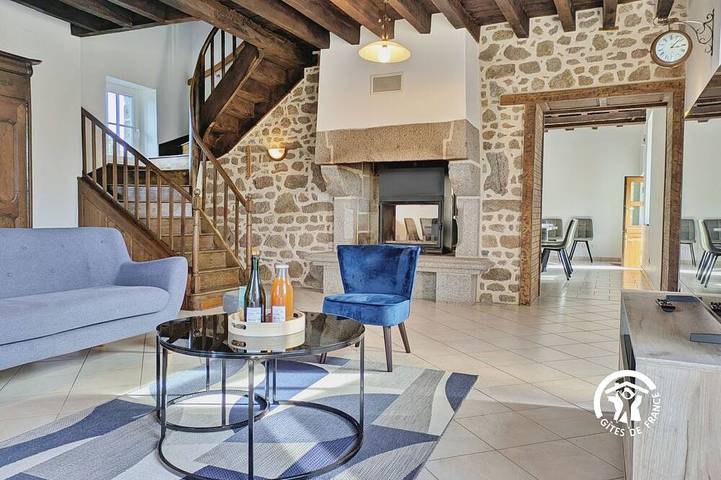 Gîte pour 14 personnes, avec Terrasse et Jardin à Chantrigné