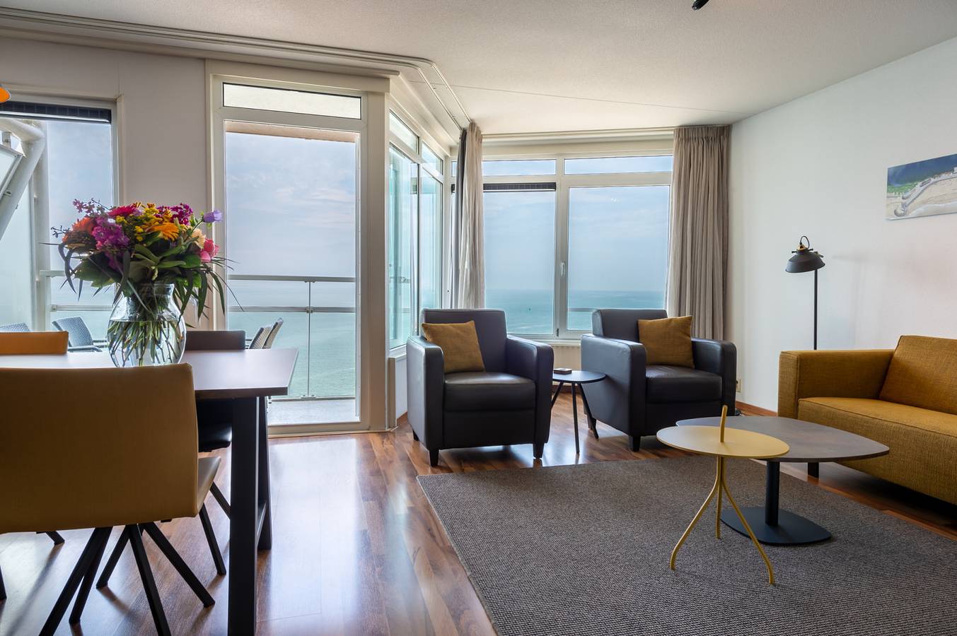 Geheel appartement, Vierpersoons strand-appartement met zeezicht aan de Boulevard van Vlissingen. in Vlissingen, Walcheren