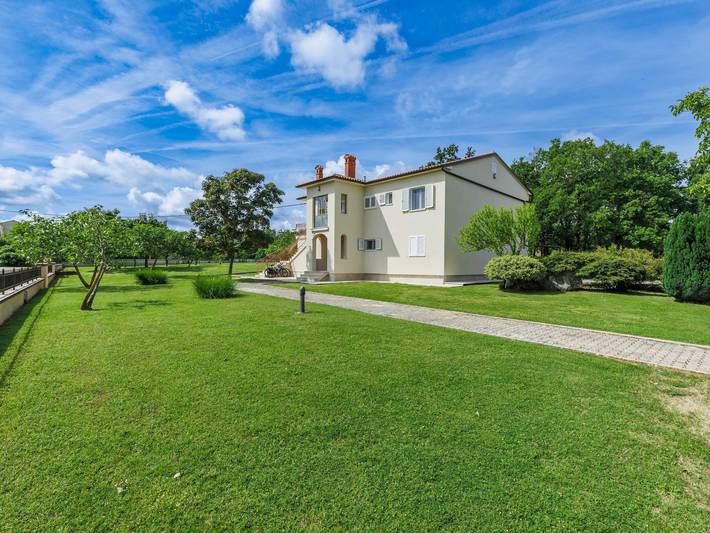Ferienwohnung für 7 Personen, mit Balkon und Garten