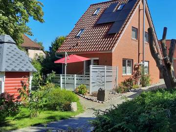 Ferienhaus für 6 Personen, mit Garten und Sauna sowie Terrasse, kinderfreundlich in Wiek
