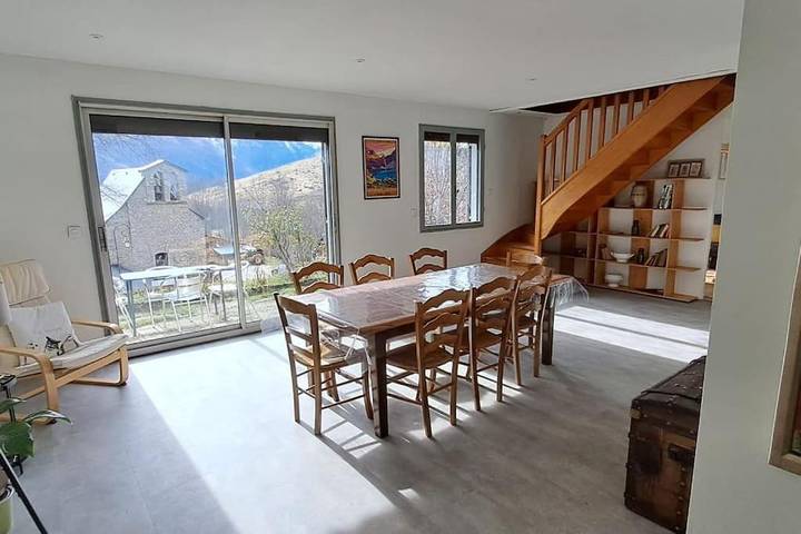 Location de vacances pour 10 personnes, avec jardin et vue à Poubeau - 2