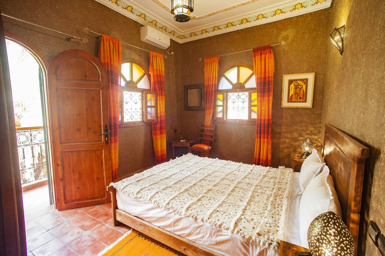 Beautiful kasbah in the middle of an oasis and a calm and peaceful palm grove in Zagora (Morocco), Souss-Massa-Drâa region