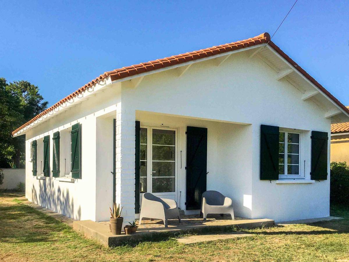 Three-Bedroom House in Marennes, Côte de Beauté